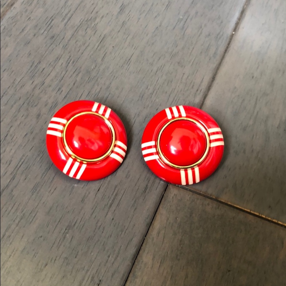 Vintage-looking Red & cream button earrings.